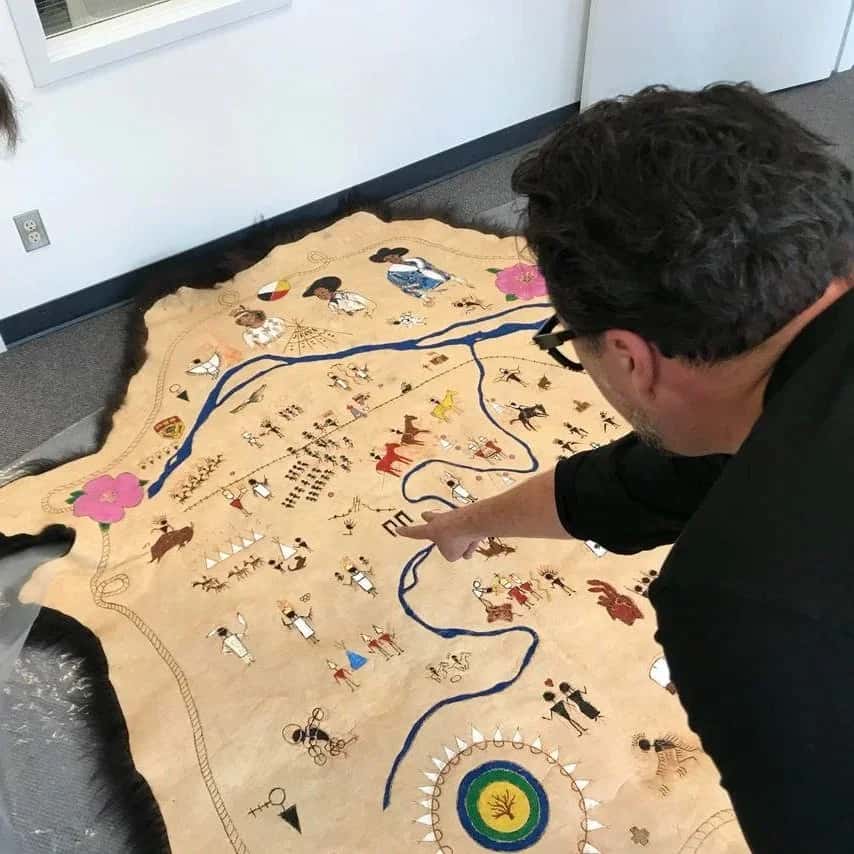 Iitsiiniiksi’naatsin/Story Robe